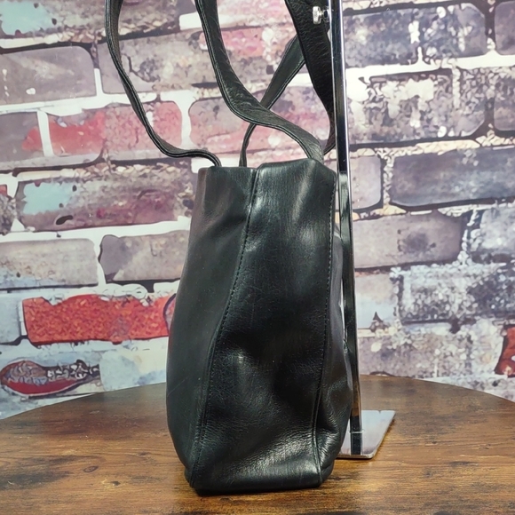 Perlina Black Leather Laptop Bag - Picture 3 of 12